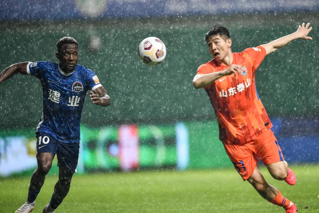 نتائج اليوم في دوري الأبطالمفاجآت وأهداف مثيرة